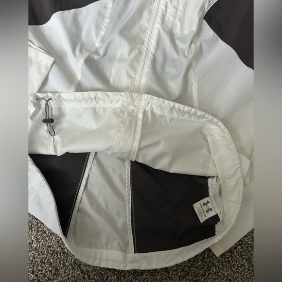 Under Armour women’s all season lightweight windbreaker running jacket medium - Picture 7 of 8